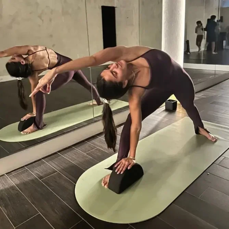 Tapis de yoga ovale en caoutch - Home Gym Yoga Mat Storage avis et prix